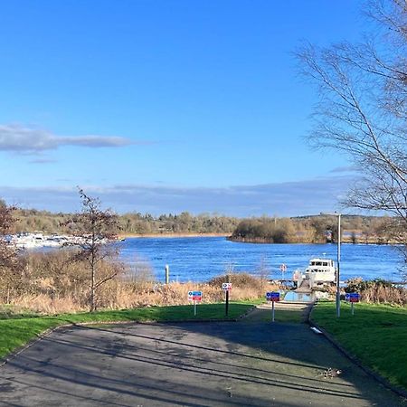 Riverside Apartment Raheelan Екстериор снимка